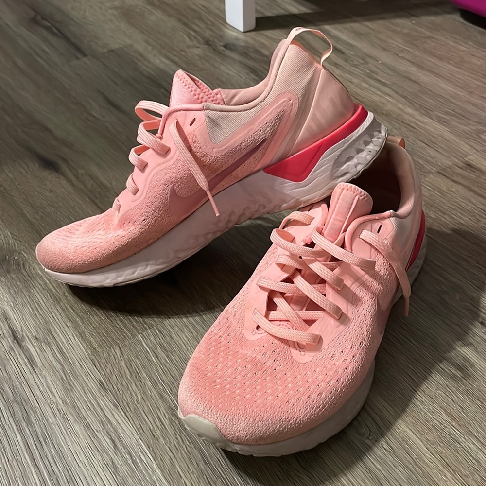 Nike odyssey react, size 11, very good condition, light pink